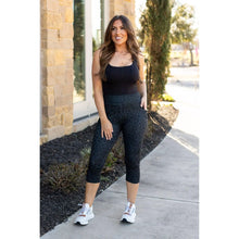 Load image into Gallery viewer, PREORDER: Capri Leggings with Pockets in Nine Colors