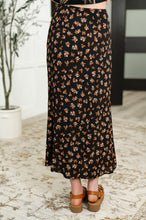 Load image into Gallery viewer, Crisp Kiss Midi Skirt in Rust, White and Black