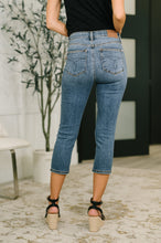 Load image into Gallery viewer, Deborah Mid Rise Capri