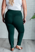 Load image into Gallery viewer, Magic Skinny 28" Pants in Hunter Green