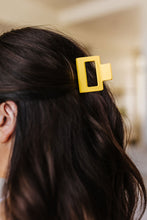 Load image into Gallery viewer, Claw Clip Set of 4 in Lemon