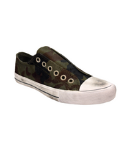 Load image into Gallery viewer, Shalomar Sneaker in Camo
