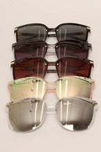 Load image into Gallery viewer, Women's Glitter Detail Square Sunglasses
