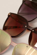 Load image into Gallery viewer, Women's Glitter Detail Square Sunglasses
