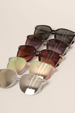 Load image into Gallery viewer, Women's Glitter Detail Square Sunglasses
