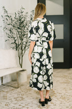 Load image into Gallery viewer, Art Show Puff Sleeve Midi Dress
