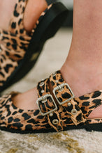 Load image into Gallery viewer, Catwalk Buckle Pointy Toe Flats
