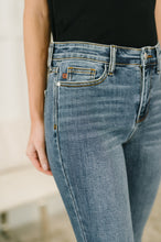 Load image into Gallery viewer, Deborah Mid Rise Capri
