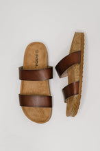 Load image into Gallery viewer, Eulee Round Toe Slip On Sandal in Light Brown
