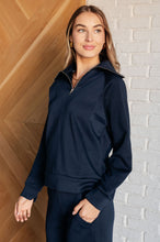 Load image into Gallery viewer, Hamptons Travel Half Zip Pullover in Navy
