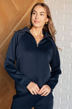 Load image into Gallery viewer, Hamptons Travel Half Zip Pullover in Navy
