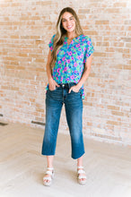 Load image into Gallery viewer, Lizzy Cap Sleeve Top in Mint and Lavender Floral
