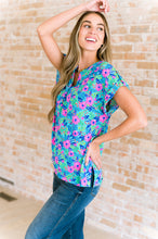 Load image into Gallery viewer, Lizzy Cap Sleeve Top in Mint and Lavender Floral
