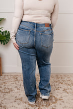 Load image into Gallery viewer, Quinn Mid Rise Cell Phone Pocket Dad Jeans
