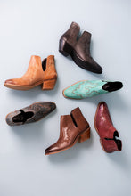 Load image into Gallery viewer, Kickin&#39; Booties in Tan
