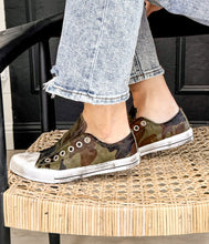 Load image into Gallery viewer, Shalomar Sneaker in Camo
