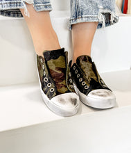 Load image into Gallery viewer, Shalomar Sneaker in Camo
