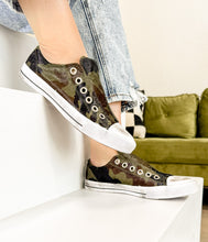 Load image into Gallery viewer, Shalomar Sneaker in Camo
