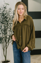 Load image into Gallery viewer, She&#39;s Got A Way Button Down Blouse
