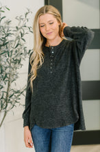 Load image into Gallery viewer, Urban Flux Scooped Hi-Low Long Pullover in Black
