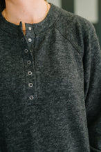 Load image into Gallery viewer, Urban Flux Scooped Hi-Low Long Pullover in Black
