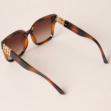 Load image into Gallery viewer, Colored Frame Squircle Shape Frame Sunglasses
