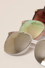 Load image into Gallery viewer, Women's Glitter Detail Square Sunglasses
