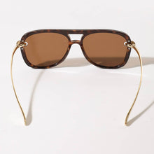 Load image into Gallery viewer, Women's Retro Chain Temple Aviator Sunglasses
