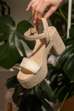 Load image into Gallery viewer, Elise Wedge in Off White
