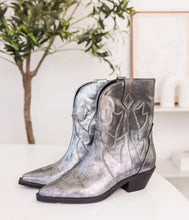 Load image into Gallery viewer, Jersey Metallic Boot in Silver
