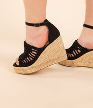 Load image into Gallery viewer, Juti Wedges in Black
