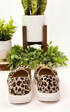 Load image into Gallery viewer, Maya Sneakers in Leopard
