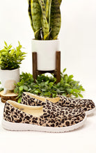 Load image into Gallery viewer, Maya Sneakers in Leopard
