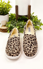 Load image into Gallery viewer, Maya Sneakers in Leopard
