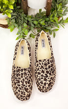 Load image into Gallery viewer, Maya Sneakers in Leopard
