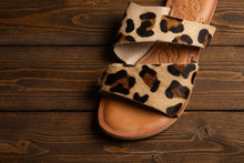Load image into Gallery viewer, Spirited Dual Strap Slide in Leopard
