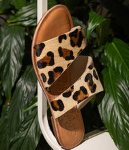 Load image into Gallery viewer, Spirited Dual Strap Slide in Leopard
