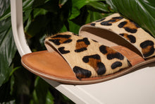 Load image into Gallery viewer, Spirited Dual Strap Slide in Leopard
