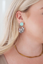 Load image into Gallery viewer, Babies Breath  Earrings
