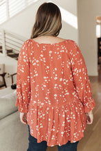 Load image into Gallery viewer, Daisy Flow Blouse In Rust
