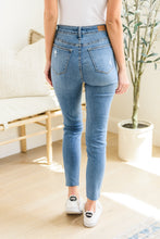 Load image into Gallery viewer, Hi-waisted Dandelion Embroidery Skinny
