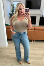 Load image into Gallery viewer, Mindy Mid Rise Wide Leg Jeans
