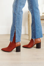 Load image into Gallery viewer, Jody Slim Flare Side Slit Jeans
