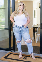 Load image into Gallery viewer, Rizzo High Rise Crop Straight Jeans
